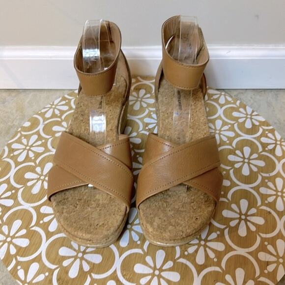 NWT Johnston and Murphy tan calfskin Gigi Cross-Band Sandal - Picture 5 of 11